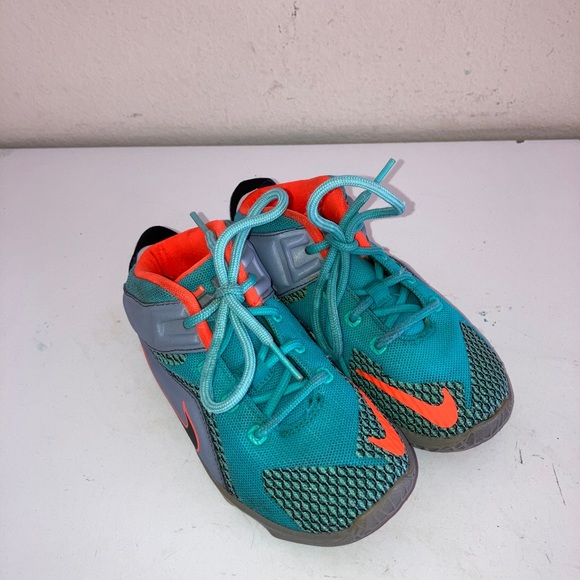 lebron fire red graffiti